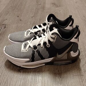 Nike LeBron Witness VII Sz 12
